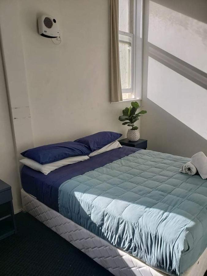 Auberge de jeunesse Nomads Capital Backpackers - Wellington (Adults Only) Extérieur photo A bed with a duvet