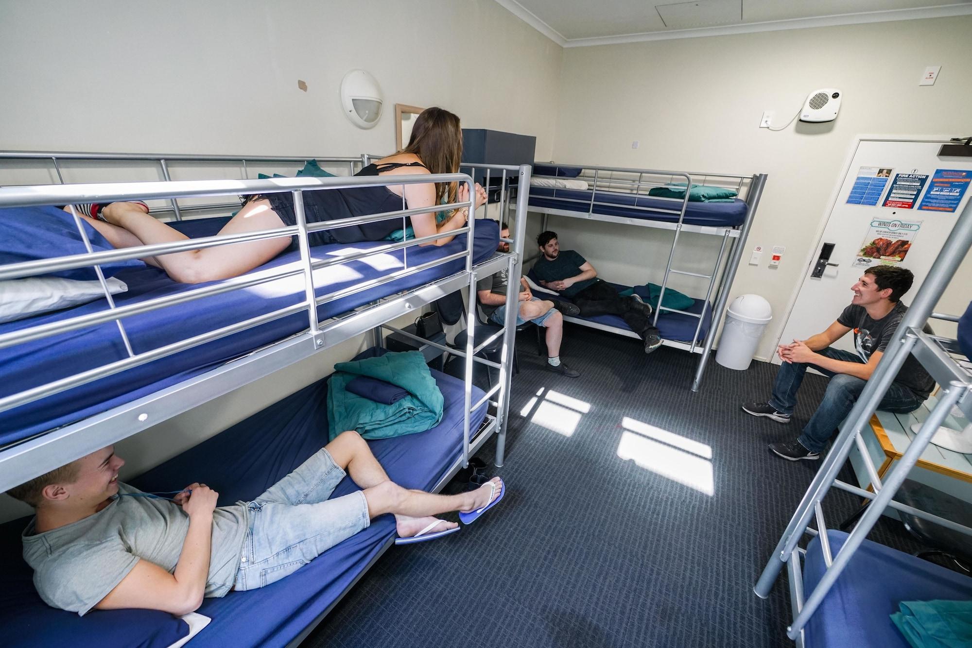 Auberge de jeunesse Nomads Capital Backpackers - Wellington (Adults Only) Extérieur photo A room at a backpackers' hostel in Dunedin, New Zealand