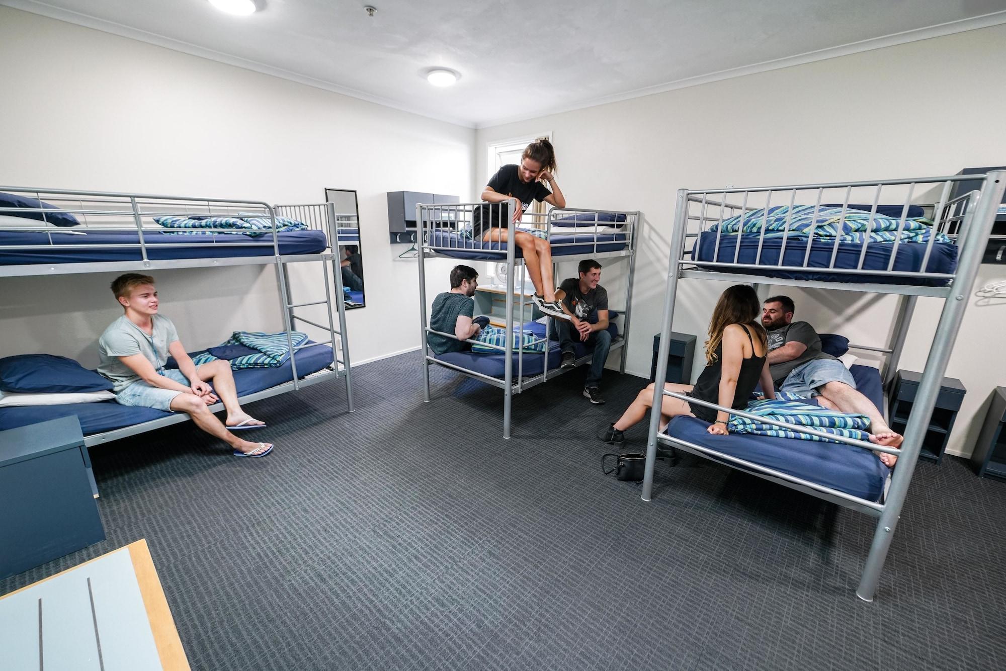 Auberge de jeunesse Nomads Capital Backpackers - Wellington (Adults Only) Extérieur photo A typical room at a backpacker hostel in Australia