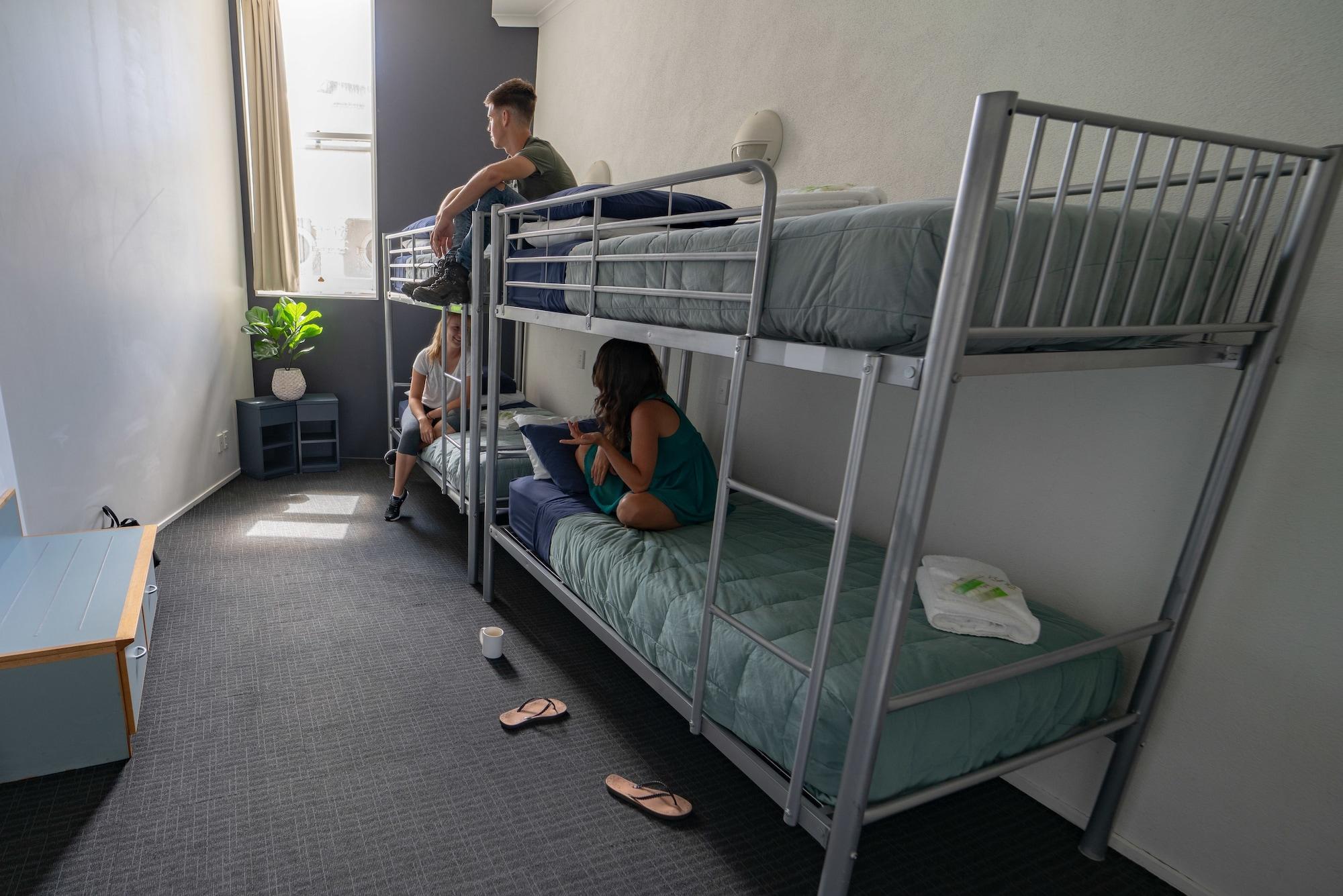 Auberge de jeunesse Nomads Capital Backpackers - Wellington (Adults Only) Extérieur photo Bunk beds in a hostel