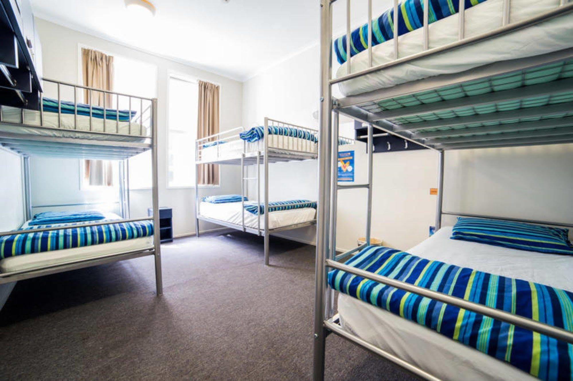 Auberge de jeunesse Nomads Capital Backpackers - Wellington (Adults Only) Extérieur photo A typical room at a backpacker hostel
