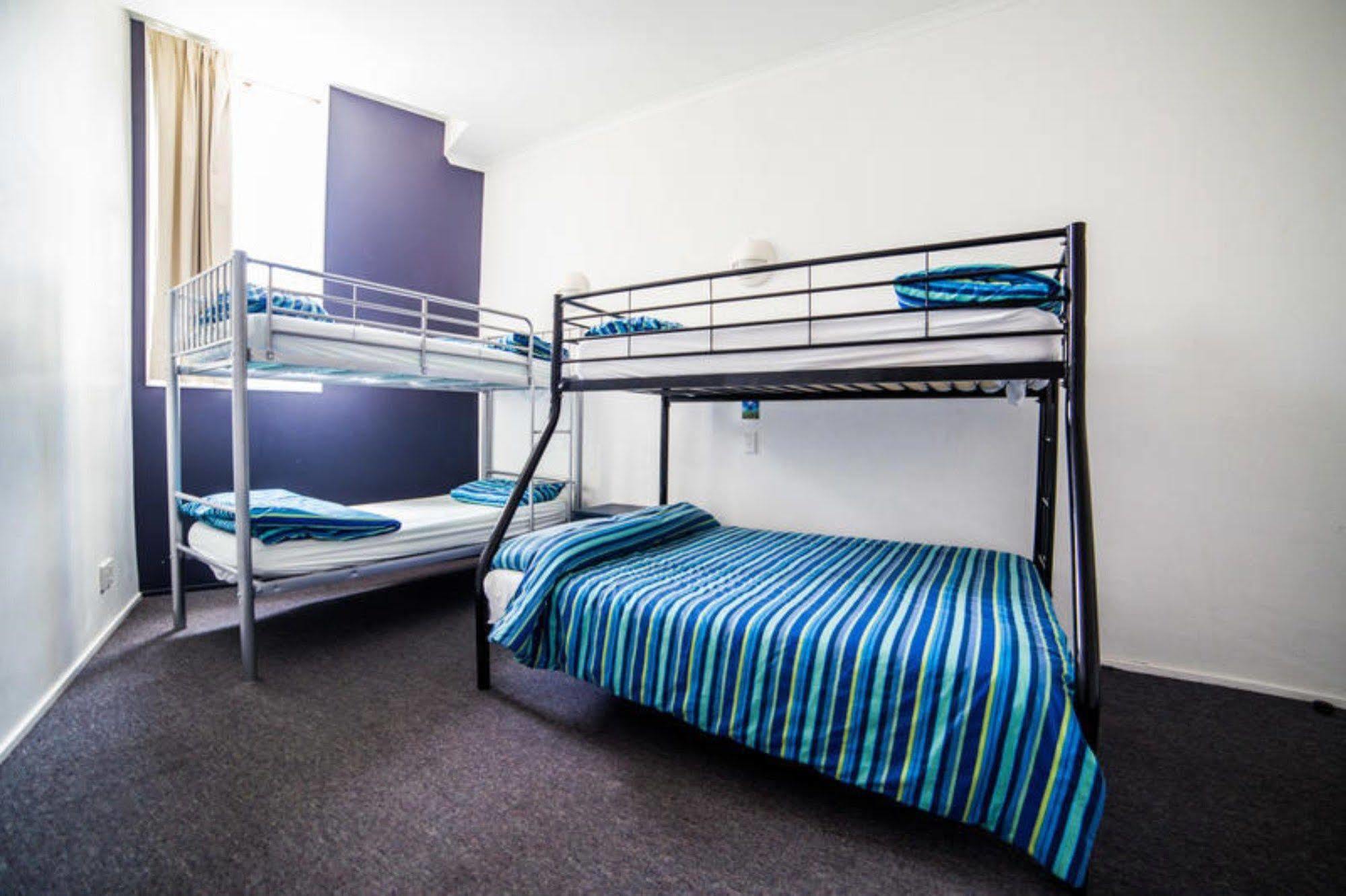 Auberge de jeunesse Nomads Capital Backpackers - Wellington (Adults Only) Extérieur photo A typical room at a backpacker hostel in Australia