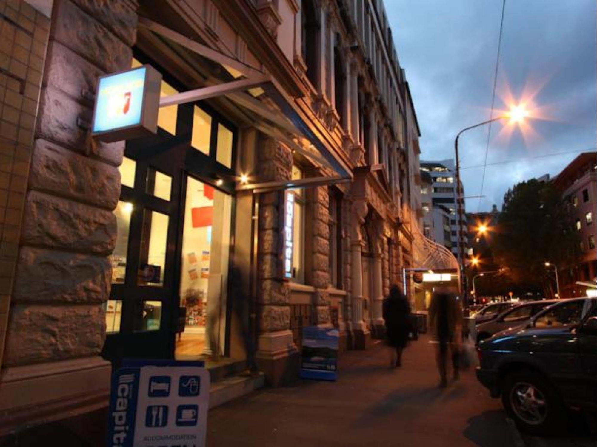 Auberge de jeunesse Nomads Capital Backpackers - Wellington (Adults Only) Extérieur photo 7-Eleven in Helsinki, Finland