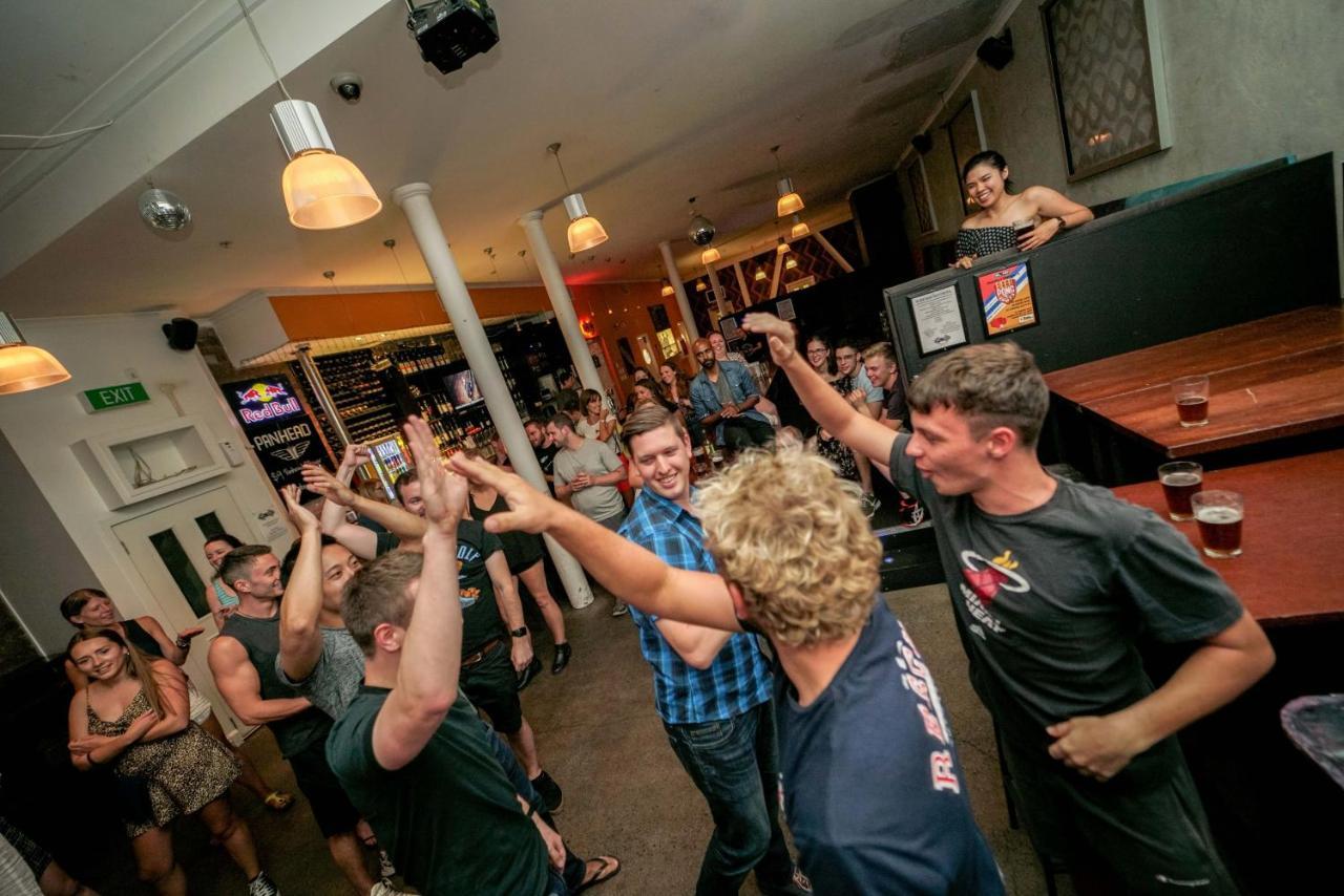 Auberge de jeunesse Nomads Capital Backpackers - Wellington (Adults Only) Extérieur photo The crowd at the 2011 World Cup