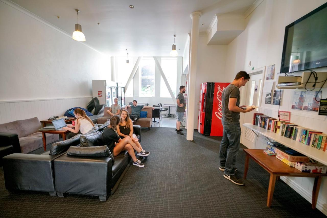 Auberge de jeunesse Nomads Capital Backpackers - Wellington (Adults Only) Extérieur photo The lounge at the Student Union Building