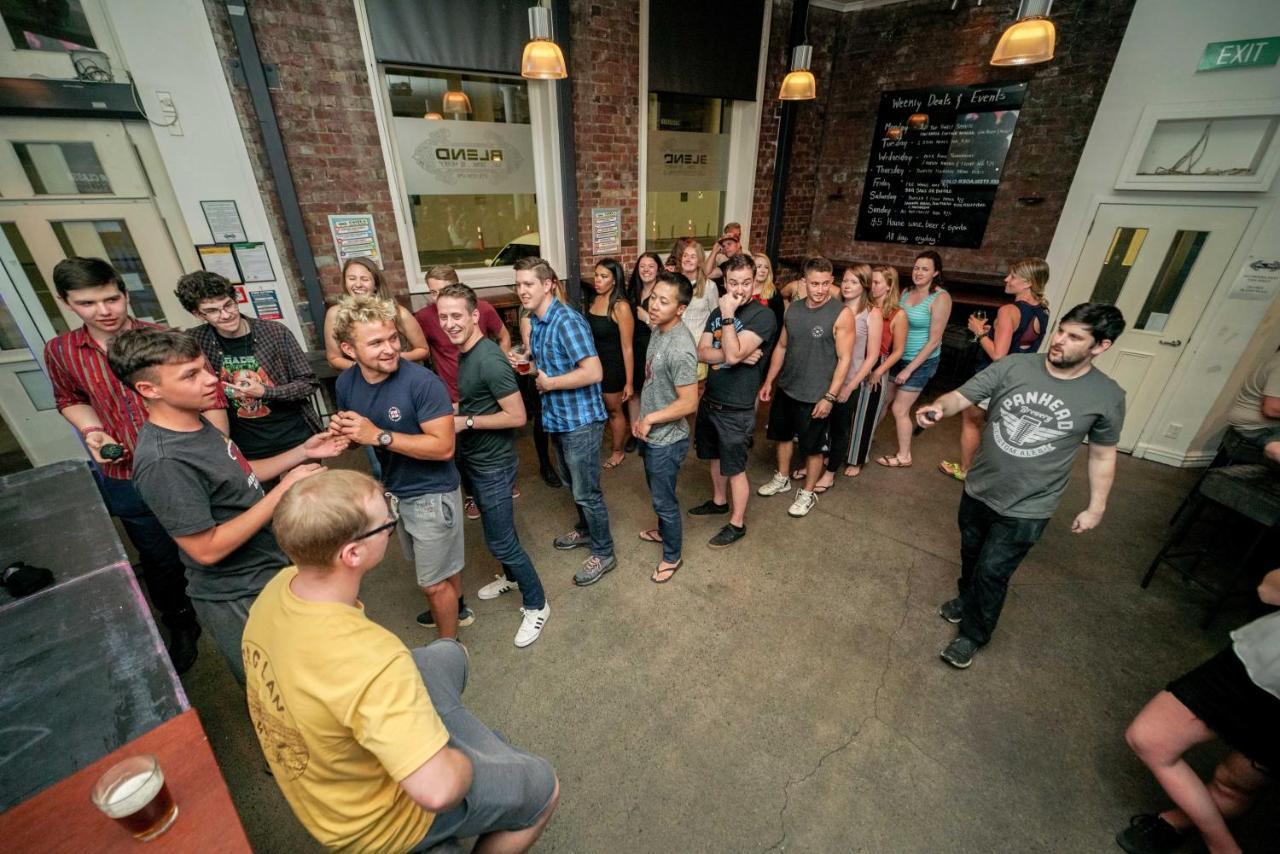 Auberge de jeunesse Nomads Capital Backpackers - Wellington (Adults Only) Extérieur photo The staff of the brewery